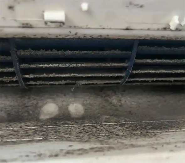 纳溪空调吹的风有股烧焦味是怎么回事